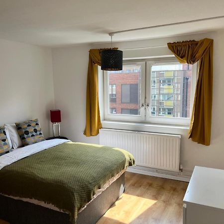 Morden 2 Bedroom Apartment Tower Bridge London Bagian luar foto